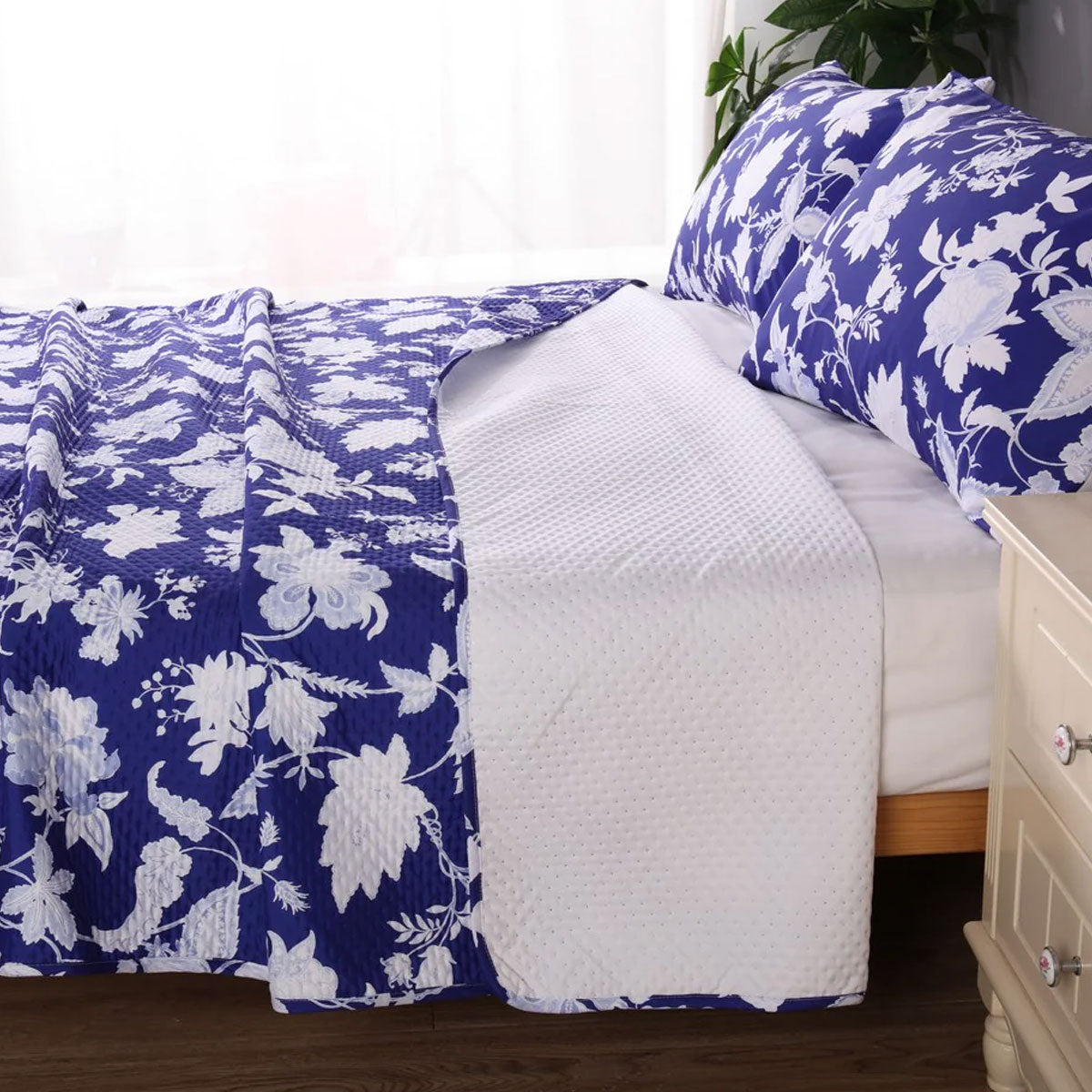 Ramesses Spring Blue 3 Pcs Bamboo Blend Ultrosonic Reversible Comforter Set Queen