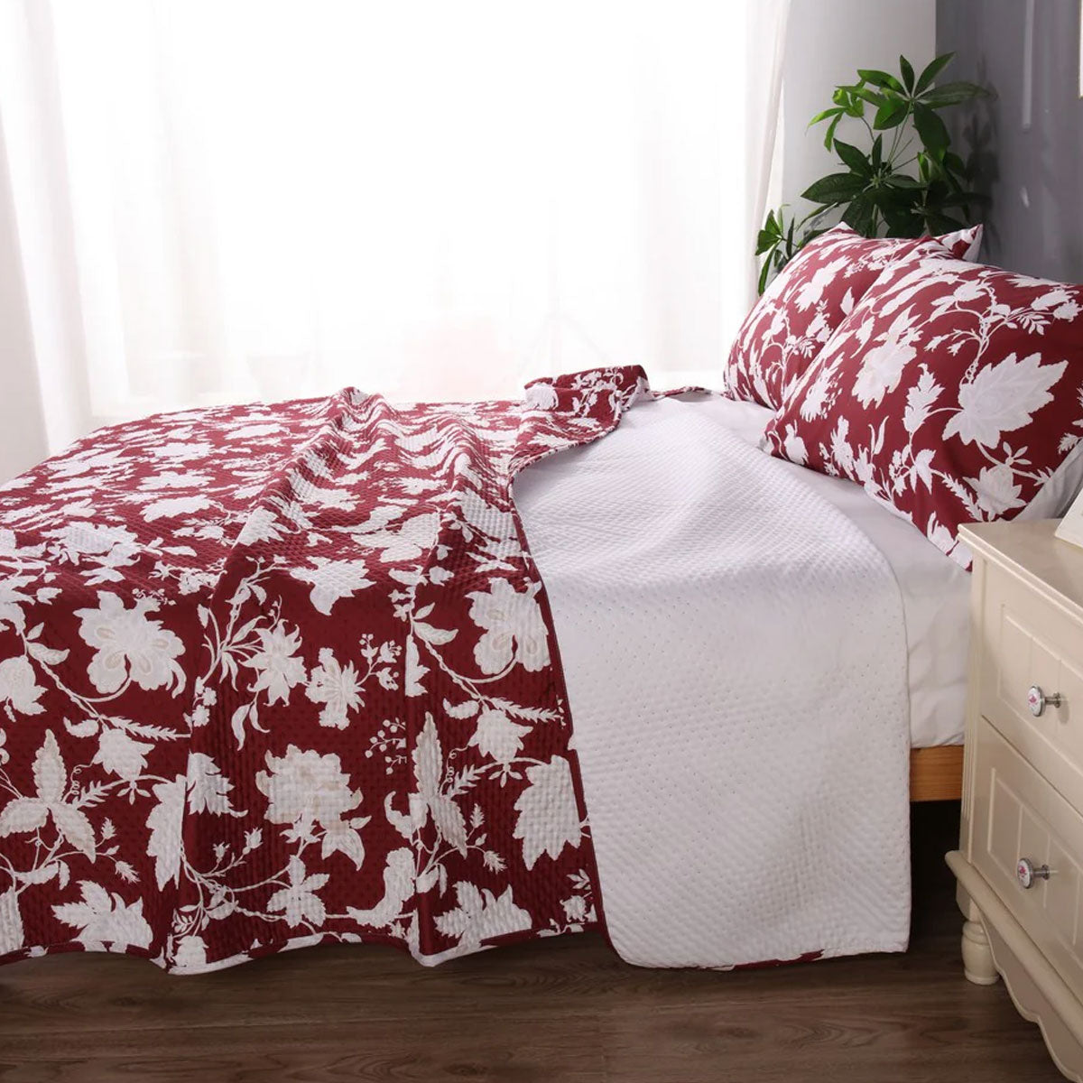 Ramesses Spring Red 3 Pcs Bamboo Blend Ultrosonic Reversible Comforter Set Queen